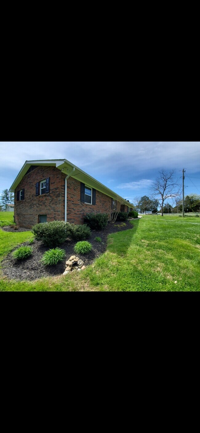 Building Photo - 1029 tazewell pike