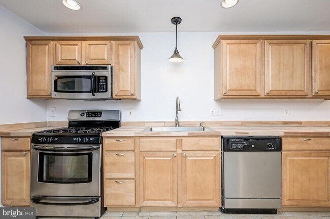 Building Photo - 23 N Patterson Park Ave