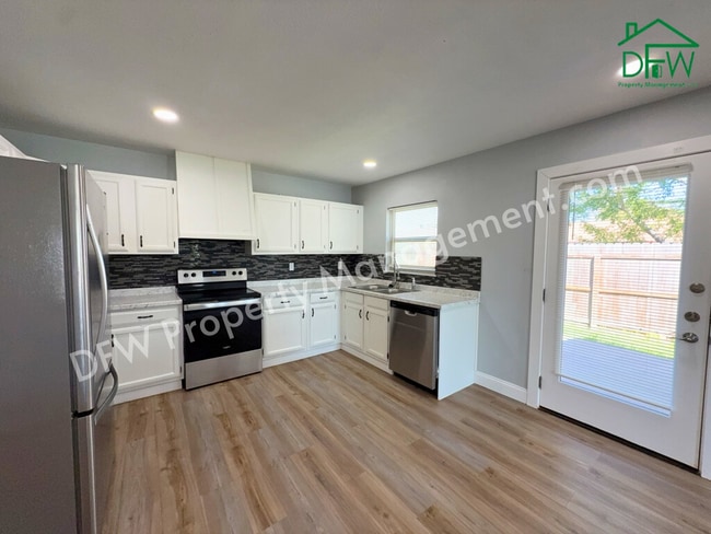 Building Photo - 8917 Vernon Dr