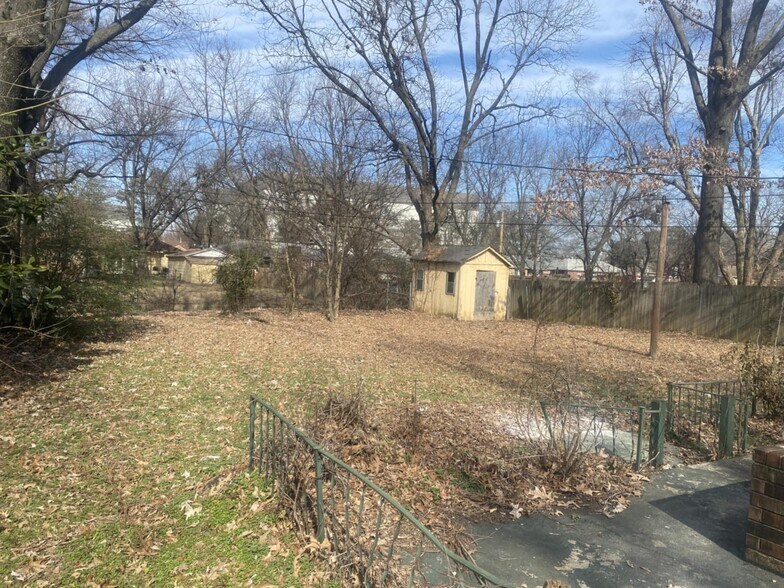 Building Photo - 3064 Cromwell Ave