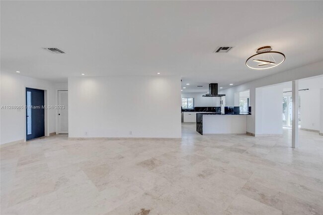 Building Photo - 2742 SE 11th St