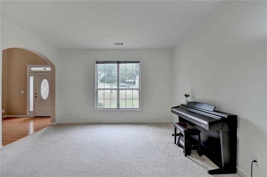 Building Photo - 2172 Woodbriar Dr