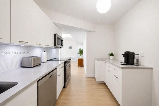 Building Photo - 780 NE 69th St