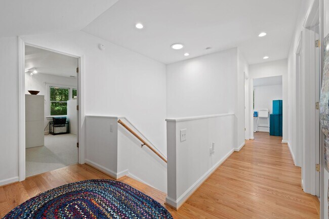 Building Photo - Beautiful Home in the Desirable Bel Arbor Community!