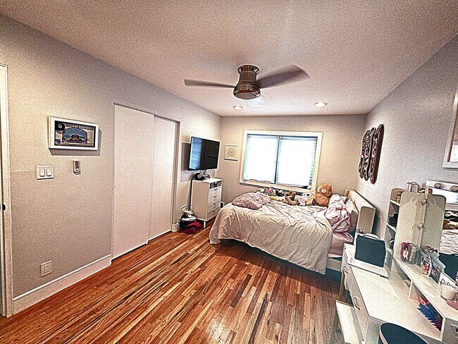 Building Photo - 640 Derby Ave