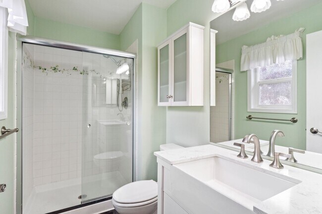 Building Photo - Spacious 5 Bed 3 Bath Home north Spokane with tons to offer