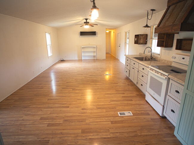 Building Photo - 20499 Dabbs North Rd