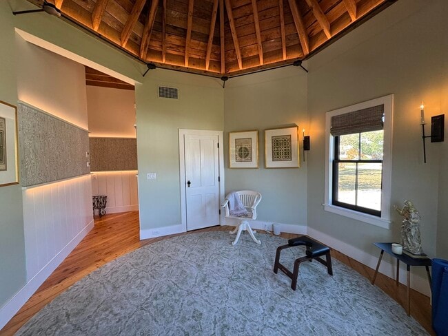 Building Photo - 57 Taconic Rd