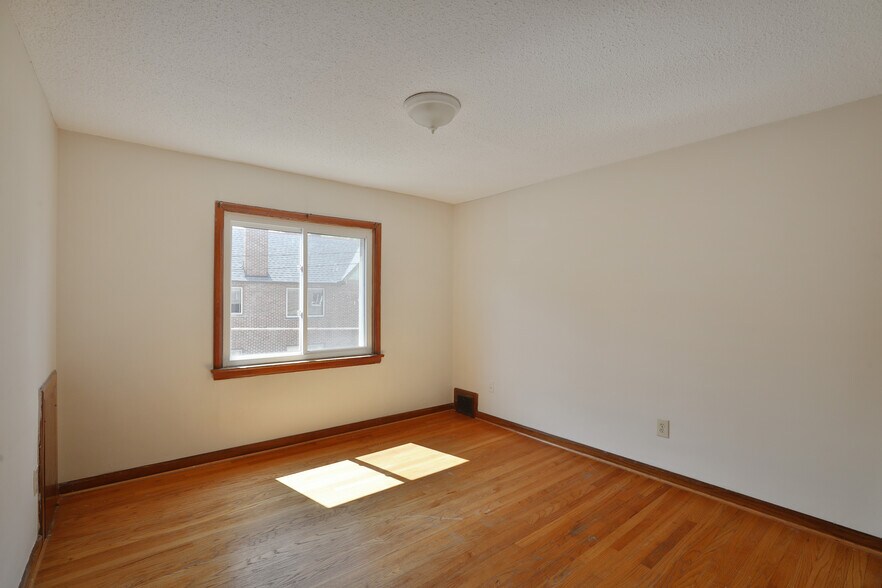 Building Photo - 3248 Indianola Ave