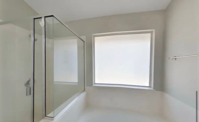 Building Photo - MOVE IN READY