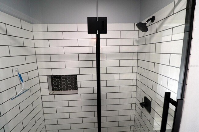 Building Photo - 2035 Dixie Belle Dr