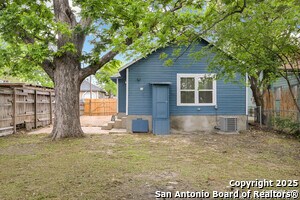 Building Photo - 118 Aganier Ave