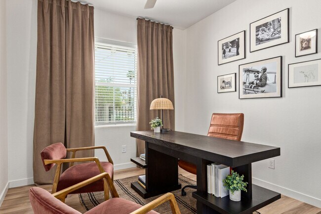 Building Photo - BEAUTIFUL PHOENIX HOME IN GATED COMMUNITY!