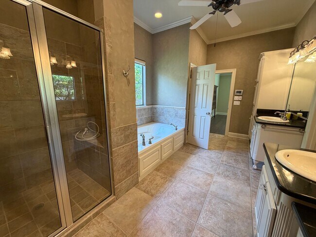 Building Photo - 1073 Waters Edge Cir