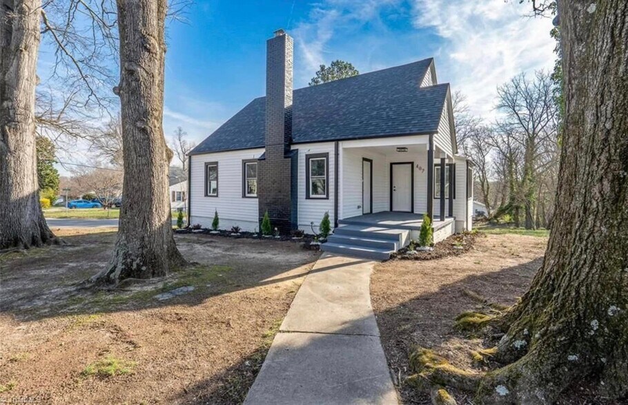 Building Photo - 407 Cox Ave