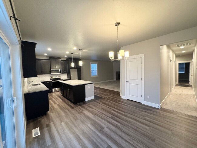 Building Photo - Beautiful Newer Built 3-Bedroom, 2 bath Home in Meadows at West Highlands