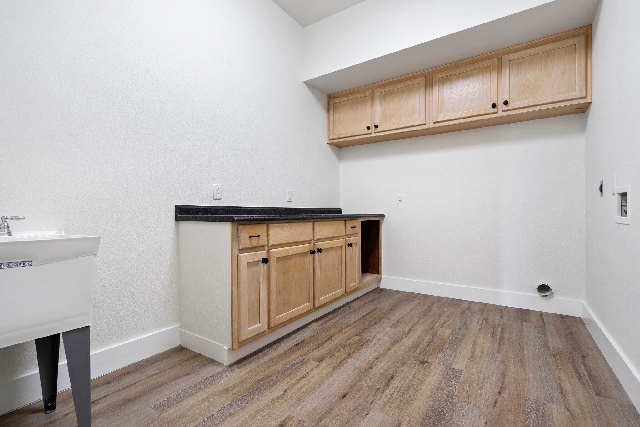 Building Photo - 2501 Country Club Dr