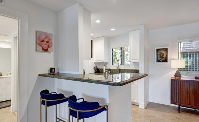 Building Photo - Serene Oasis Condo in Palm Springs
