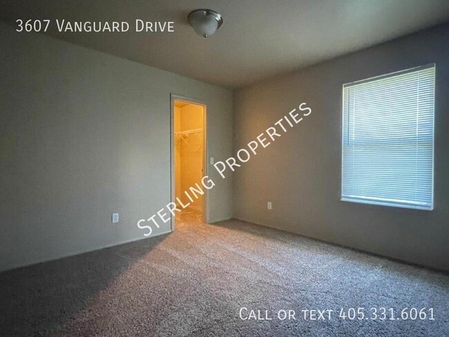 Building Photo - 3607 Vanguard Dr