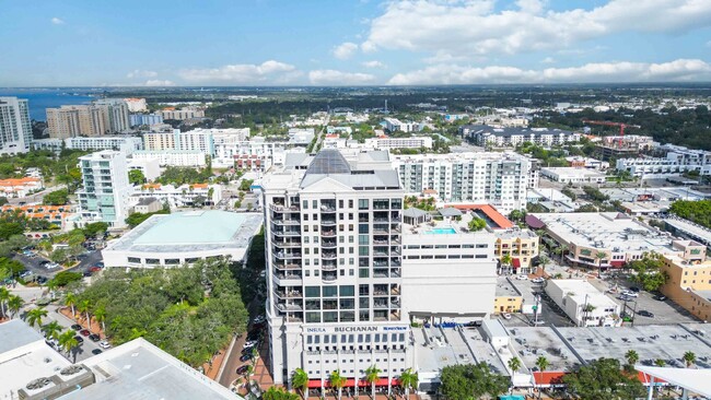 Building Photo - "Luxurious 3-Bed Sarasota Penthouse with S...