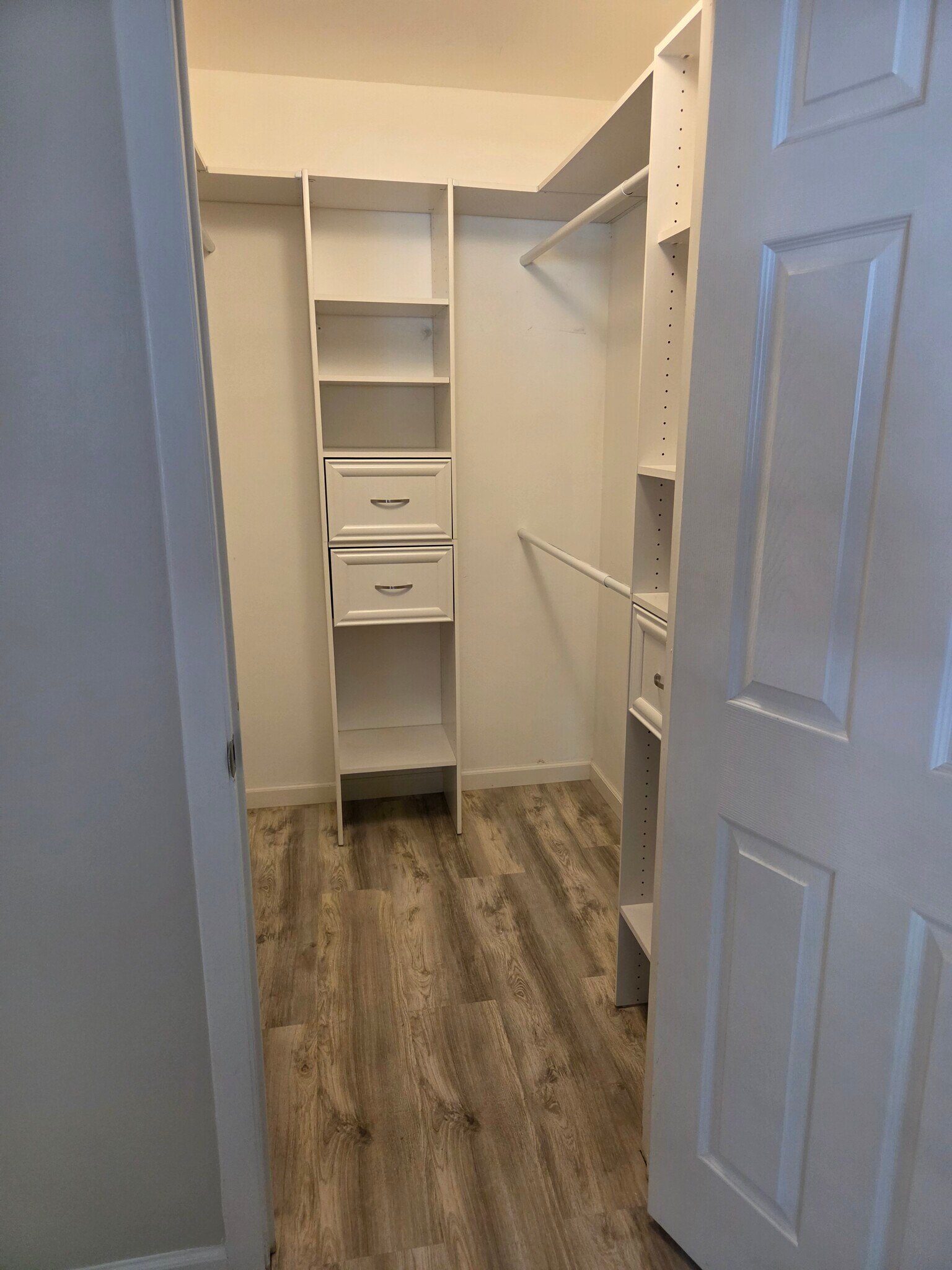 Walk-in Closet - 301 Pembridge Ln