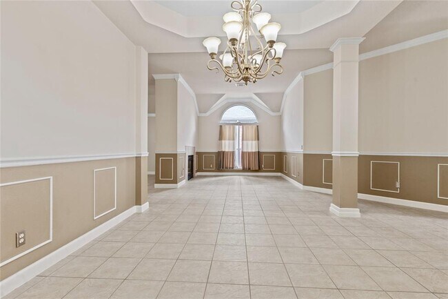 Building Photo - 10115 Willow Crossing Dr