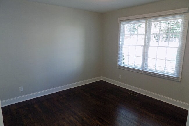 Building Photo - Beautifully Renovated Apartment in Wilmore!