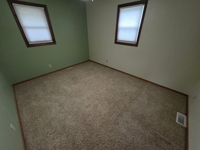 Building Photo - 3114 Kilbourne Ave