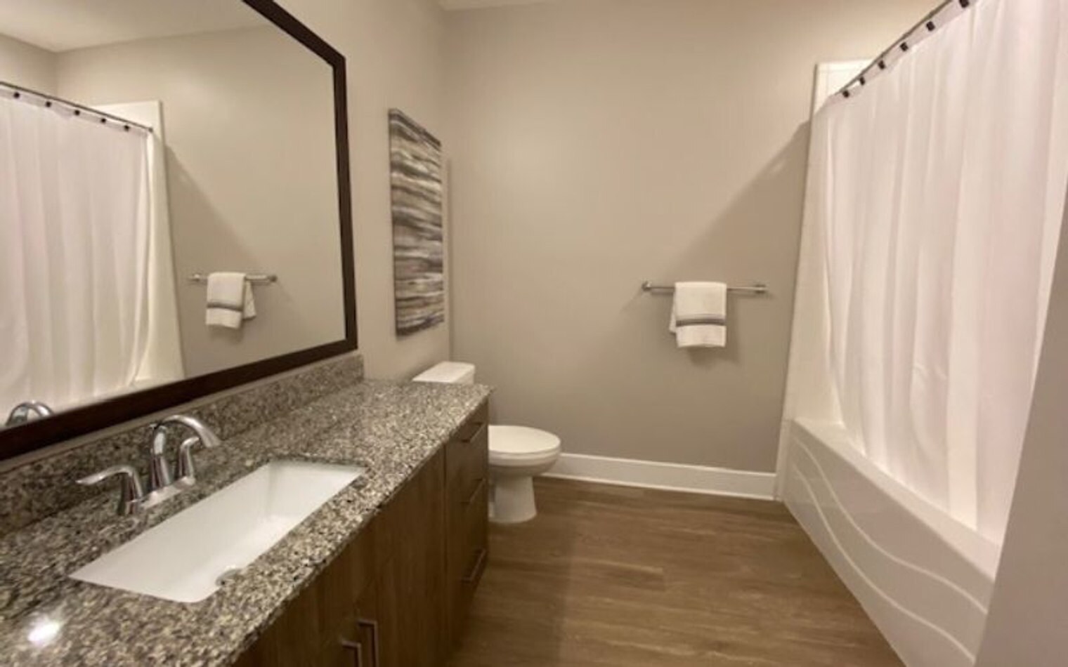 Building Photo - 5478 Glenridge View NE