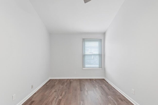Building Photo - 856 St Charles Ave NE