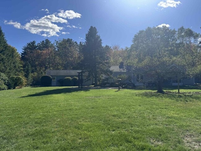 Building Photo - 3BR RANCH BRUNSWICK SEASONAL FURNISHED