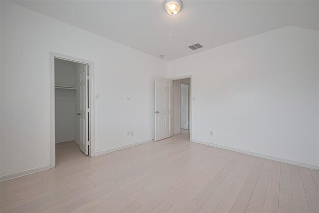Building Photo - 7407 Golden Star Dr