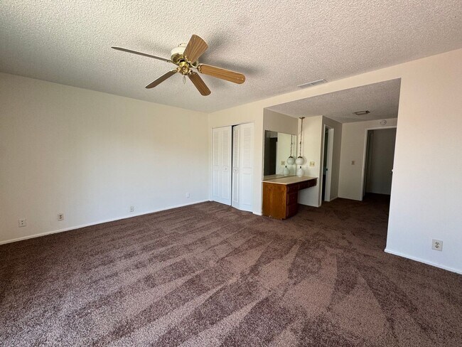 Building Photo - Three Bedroom Two Bathroom Pool Home in He...