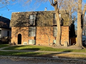 Building Photo - 1464 S Roberta St