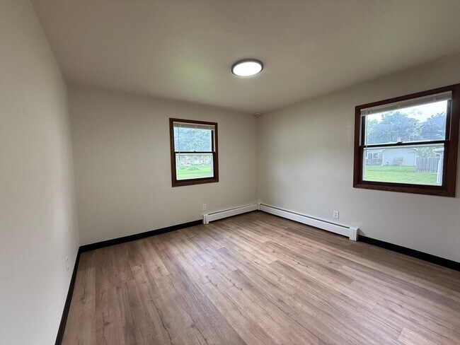 Building Photo - 207-211 Maple Street