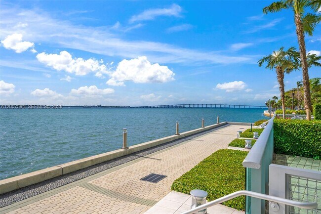 Building Photo - 1331 Brickell Bay Dr