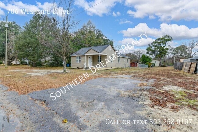 Building Photo - 706 Westside Dr