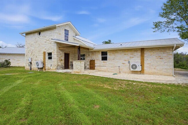 Building Photo - 520 Matzig Cove
