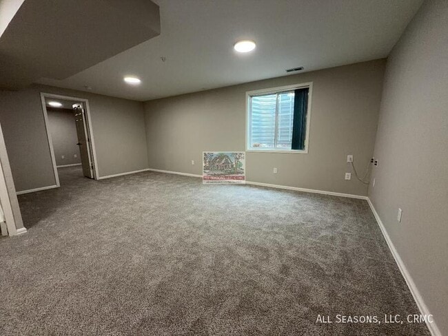 Building Photo - 5921 Fossil Dr