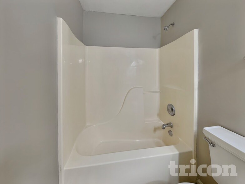 Building Photo - 661 Rebecca Jane Dr