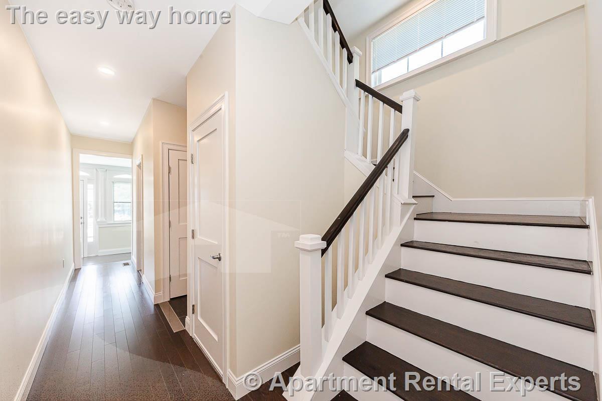 Building Photo - 120 Jerome St