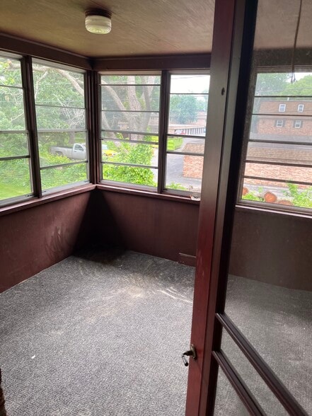 Building Photo - 315 Palomino Ln