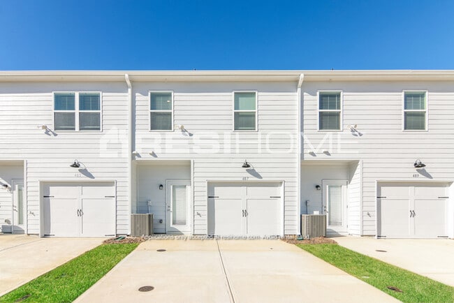 Building Photo - 683 Louis Ln