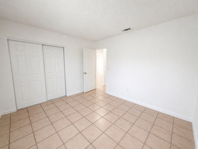 Building Photo - 3881 Riverside Dr