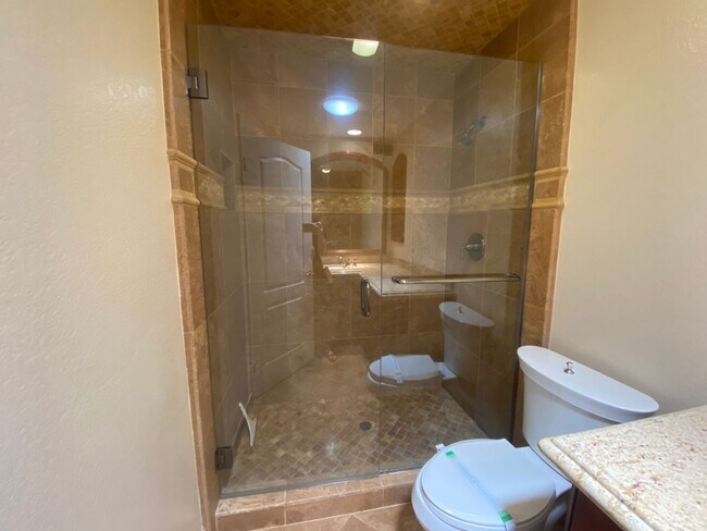 Building Photo - 2 Bedroom, 2 Bath Home with Golf Course View!