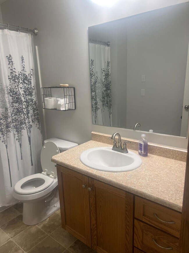 Building Photo - 1526 18th Ct SE