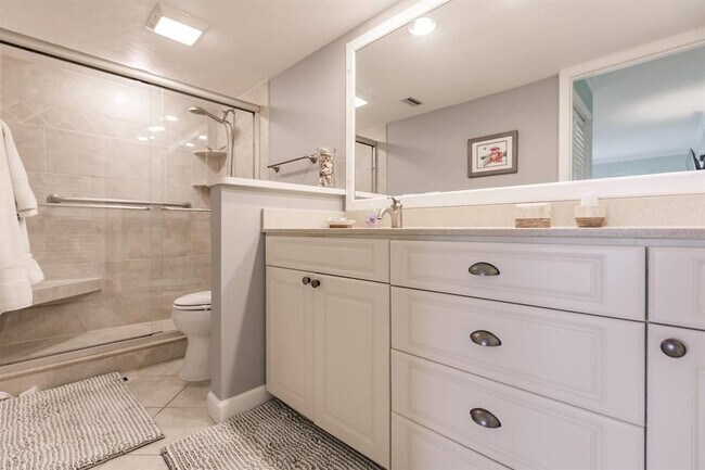 Building Photo - 1200 E Peppertree Ln