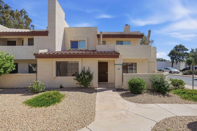 Building Photo - 2020 W Union Hills Dr