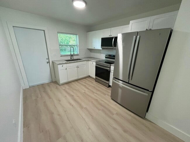 Building Photo - 2135 Sibley Ave