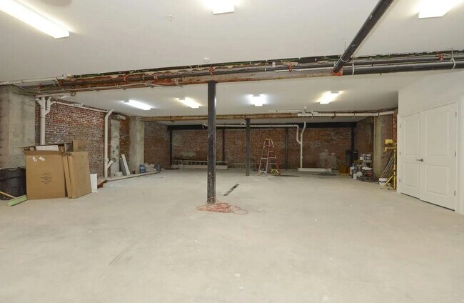 Building Photo - 33 Griffith St